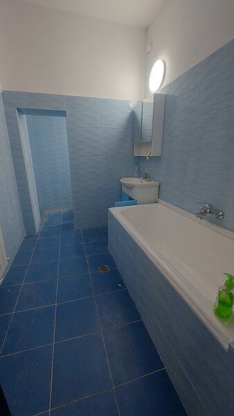 Stirbei Voda, Berzei, casa boiereasca singur curte,