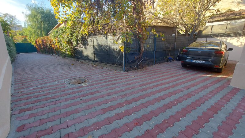 Stirbei Voda, Berzei, casa boiereasca singur curte,