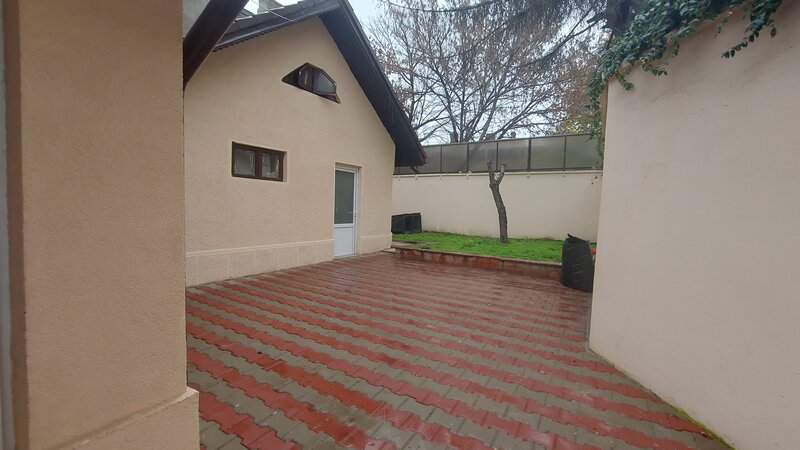 Piata Matache, Berzei,